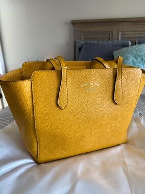 Gucci Yellow Pebbled Calfskin Leather Small Swing Tote Bag